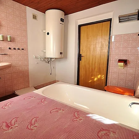 Holiday In 1170 Semesterbostad Chysky